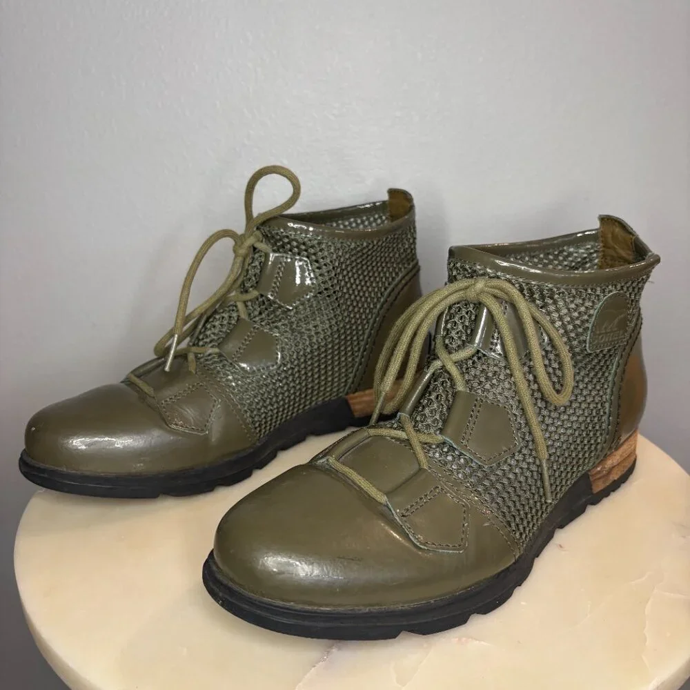Sorel Major Lace Mesh Boot size 9 Army Green